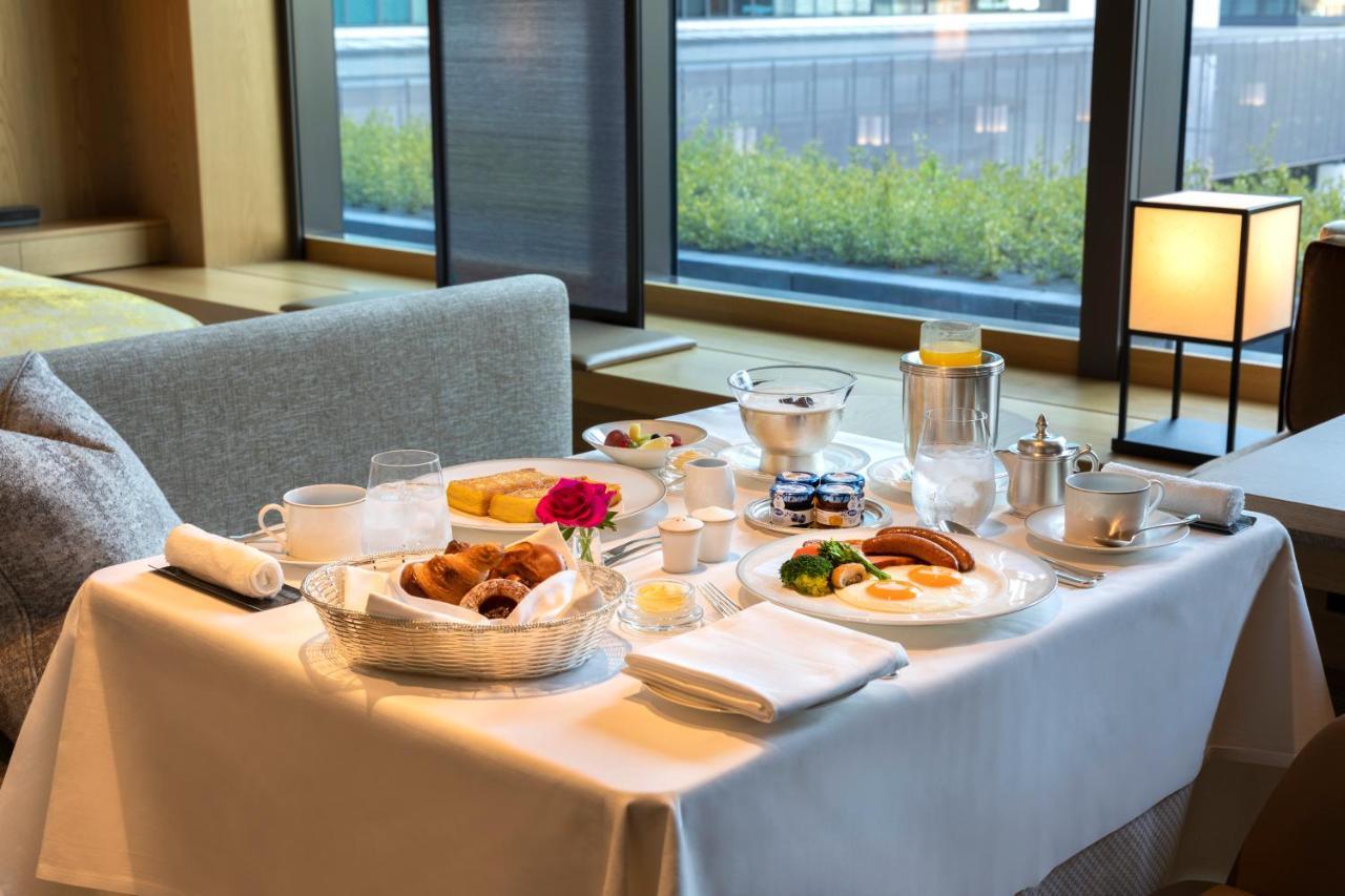 The Okura Tokyo Ξενοδοχείο Εξωτερικό φωτογραφία A table set for breakfast