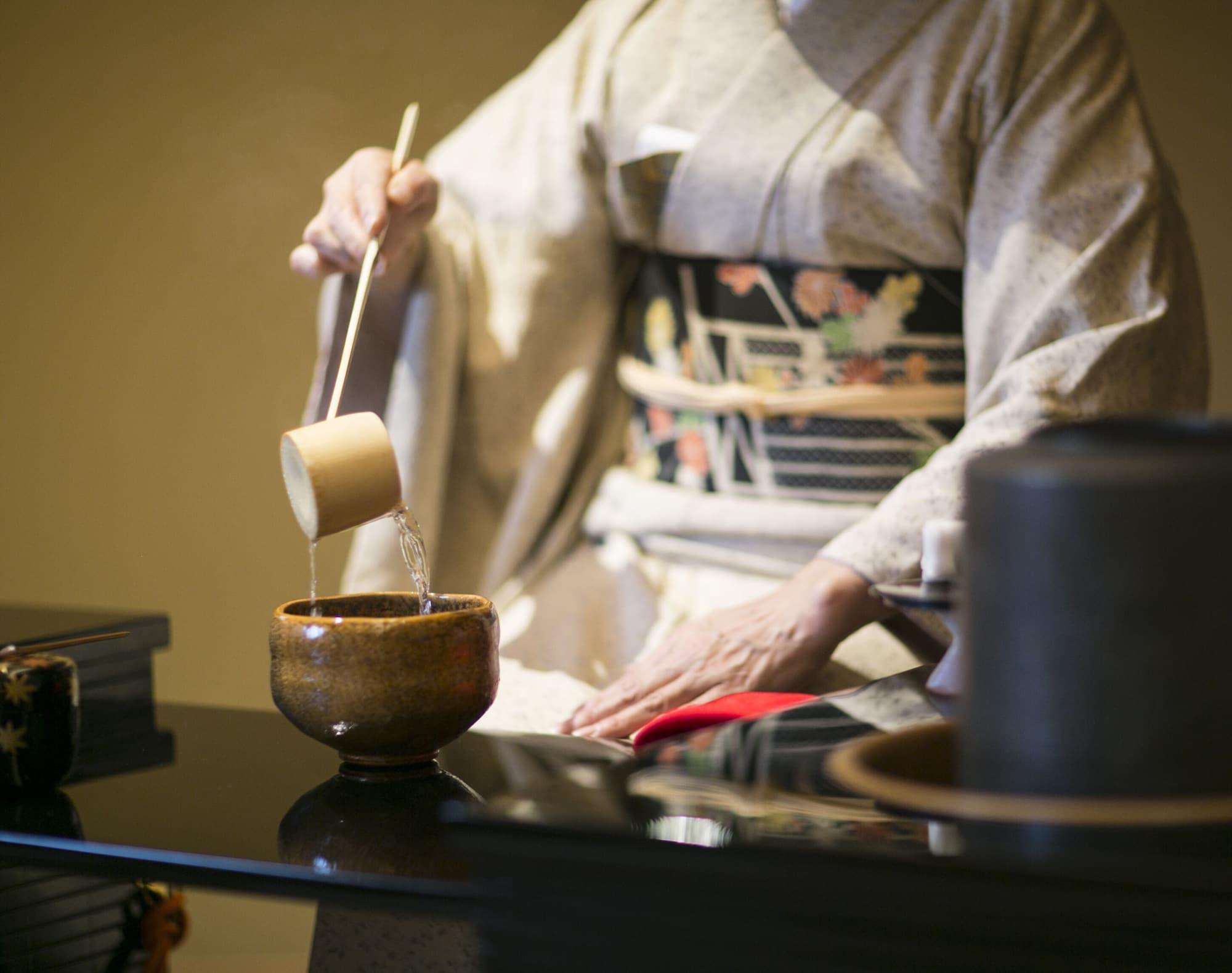 The Okura Tokyo Ξενοδοχείο Εξωτερικό φωτογραφία A tea master preparing tea